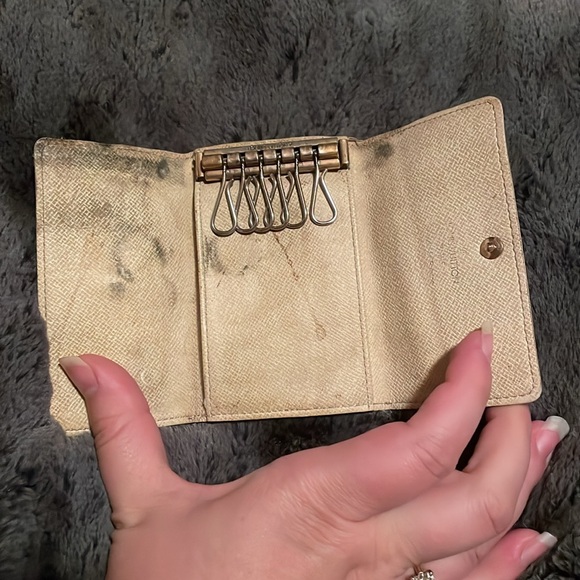Louis Vuitton 6 key holder - Picture 2 of 4